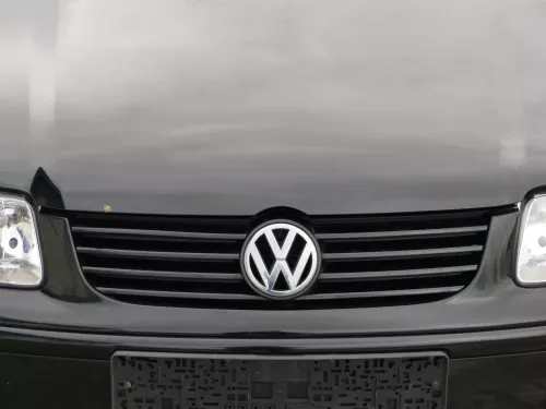 VW Polo 6N2 VW Zeichen Emblem Kühlergrill Grill schwarz LC9Z (184658)