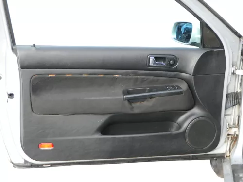 VW Golf 4 2/3-Türer Türverkleidung Verkleidung Tür vorne links schwarz  (184701)