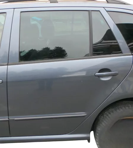 Fabia 6Y Combi Variant Kombi Tür hinten links grau LF7V - ohne Anbauteile