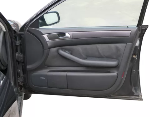 1x A6 4B Türverkleidung Verkleidung Tür vorne rechts Leder schwarz soul Bose (184979)