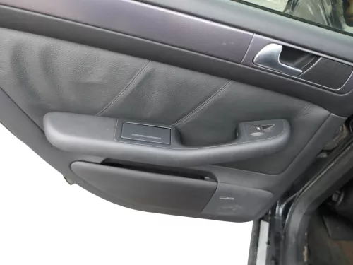 1x A6 4B Türverkleidung Verkleidung Tür hinten links Leder schwarz soul Bose (184980)