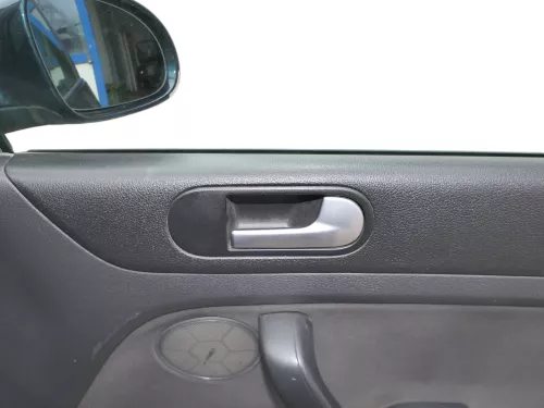 VW Golf Plus 5M 1x Türverkleidung Verkleidung Tür vorne rechts schwarz /anthrazi (185039)