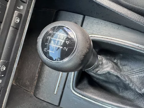 Audi A4 8E B6 B7 Schaltknauf Schalthebel Schalthebelgriff Leder 6Gang soul schwa (185159)
