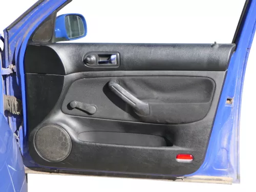 1x Golf 4 Bora Türverkleidung Verkleidung Tür vorne rechts 4/5-Türer schwarz