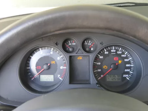 Seat Ibiza 6L Tacho Tachometer Kombiinstrument 283.000km 6L0920801 1,2 47kw 1,4 (185269)