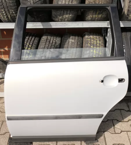 VW Passat 3B 3BG Kombi Variant Tür hinten links silber LB7Z (9999293)