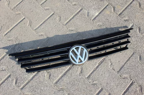 VW Polo 6N Kühlergrill Grill mit VW Zeichen Emblem (9999348)