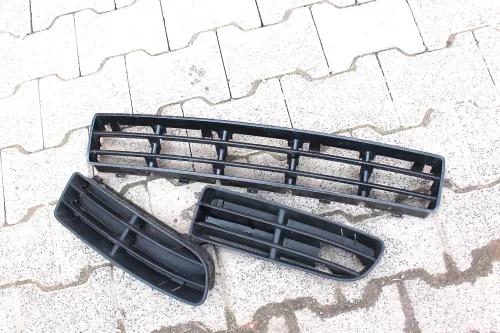 VW Golf 4 Gitter Stoßstange vorne Frontstoßstange Blende Abdeckung (9999393)