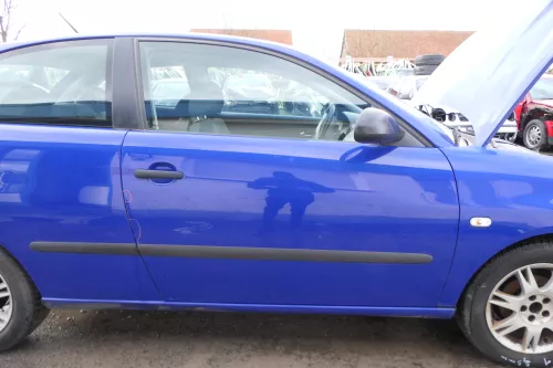 Seat Ibiza 6L Tür Fahrertür 2/3-Türer vorne rechts blau LS5G ohne Anbauteile (180868)