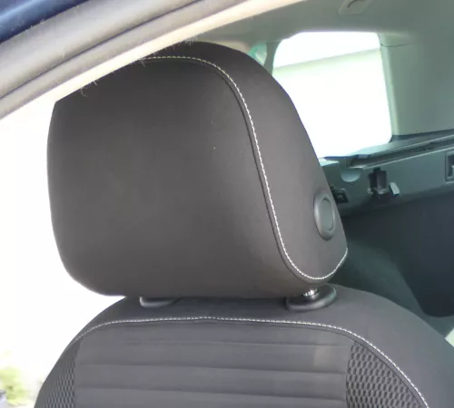 1x Golf 7 5G AU Kopfstützen Kopfstütze vorne rechts oder links schwarz weiße Näh (169166)