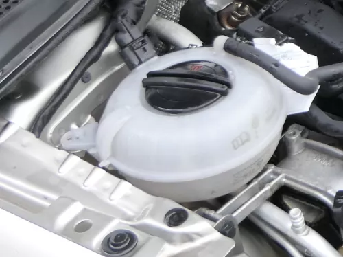 VW Golf 7 5G Ausgleichsbehälter Kühlflüssigkeit Behälter 5Q0121407G