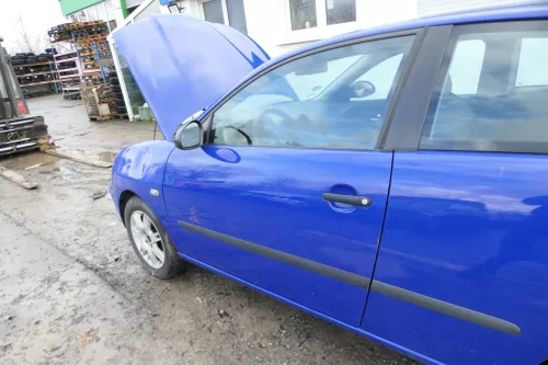 Seat Ibiza 6L Tür Fahrertür 2/3-Türer vorne links blau LS5G ohne Anbautei (180864)
