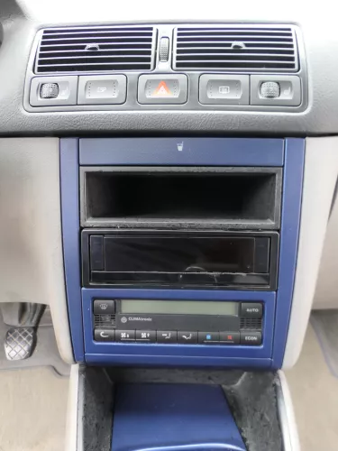Golf 4 Bora Mittelkonsole Verkleidung um Radio 1j1858069G Dekor blau Generation (185741)