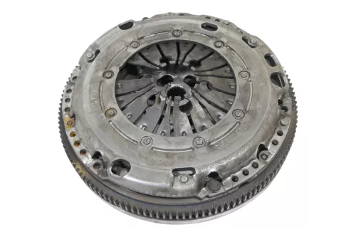 VW Golf Passat Schwungrad Zweimassenschwungrad CBDC CAYC CAYB    25.000 km