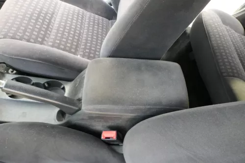 VW Passat 3BG Mittelarmlehne Armlehne Fach Lehne Mittelkonsole schwarz Velour (185621)