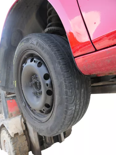 4x VW Polo 9N 6R Felgen Reifen 195/55 R15 85V Sommerreifen ca. 4-6mm  (186466)