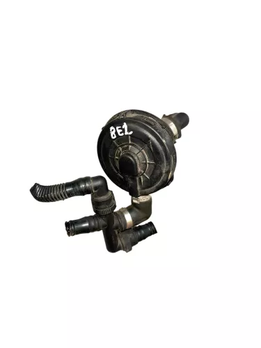 Audi A4 8E B6 Entlüftungsventil Kurbelgehäuse Entlüftung 077103245B ## (186397)