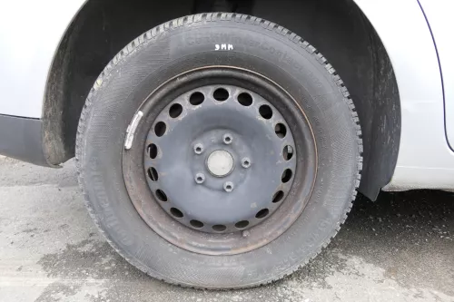 VW Golf 6 Caddy 2K 195/65 R15 91T Winterreifen M+S Felgen Reifen M&S ca. 6-9mm (140015)