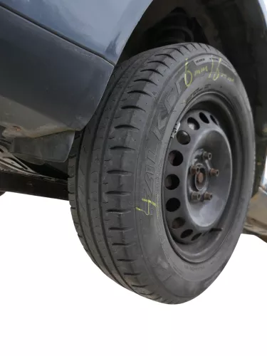 4x VW Golf 6 Plus 5M 195/65 R15 91T Sommerreifen Felgen Reifen ca.5-6mm (186617)