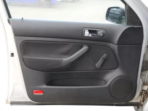 1x Golf 4 Bora Türverkleidung Verkleidung Tür vorne links 4/5-Türer schwarz (186645)