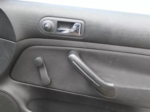 1x Golf 4 Bora Türverkleidung Verkleidung Tür vorne rechts 4/5-Türer schwarz (186651)