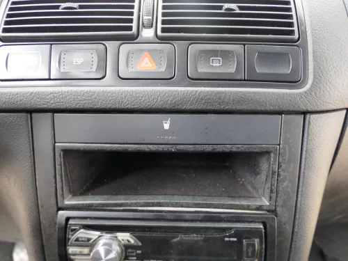 VW Golf 4 Bora Becherhalter Getränkehalter Dosenhalter Halter Getränke Dosen (186654)