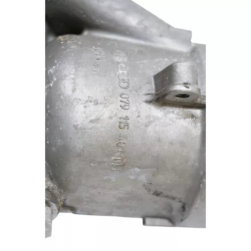 Audi A6 4F Ölfiltergehäuse Ölkühler Halter 079115401AA BVJ 4,2 8 Zylinder ## (187160)