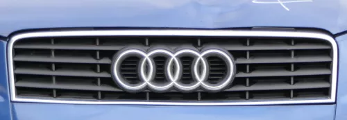 Audi A3 8P 2/3-Türer Kühlergrill Grill Emblem Zeichen Logo 8P3853651