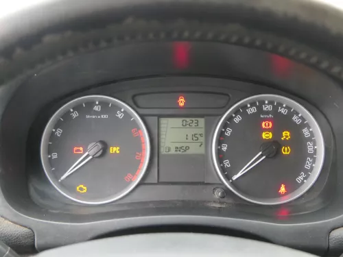 Skoda Fabia Roomster Tacho Tachometer Kombiinstrument 215.000km 5J0920811B Benzi