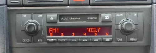 Audi A4 8E Radio Audi Kasette Original chorus inkl. Code 8E0035152