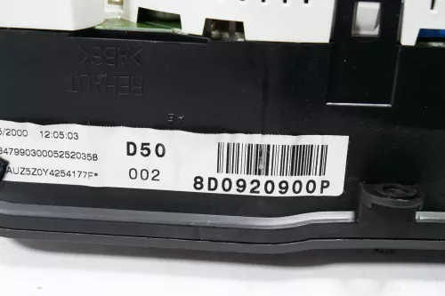 Audi A4 B5 Tachometer Kombiinstrument 280.000 km 8D0920900P Benziner 1.8-2,8 (200441)