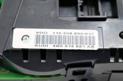 Audi A6 4B Tacho Tachometer Kombiinstrument 300.400km 4B0919881AX (200456)