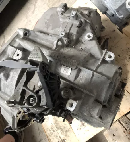 VW Touran Superb Getriebe NFZ 2.0 TDI 6 Gang Schaltgetriebe ca. 98.000km (116094)