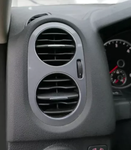 VW Tiguan 5N Lüftungsdüse Düse Lüftung vorne links 5N0819703C schwarz / alu (116891)