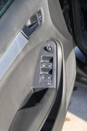 1x A4 8K B8 Türverkleidung Verkleidung Tür vorne links schwarz (200743)