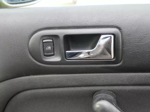 1x Golf 4 Bora Türverkleidung Verkleidung Tür vorne rechts 4/5-Türer schwarz (200821)