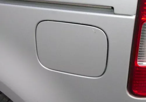 VW Caddy 2K Tankdeckel Klappe Tankklappe Deckel Tank silber LA7W