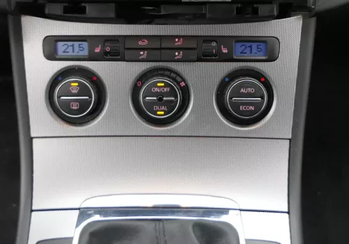 Passat 3C B6 Mittelkonsole Verkleidung Radio Klappe Abdeckung Dekor titansilber (201106)