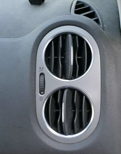 VW Tiguan 5N Lüftungsdüse Düse Lüftung vorne rechts 5N0819704A schwarz / chrom