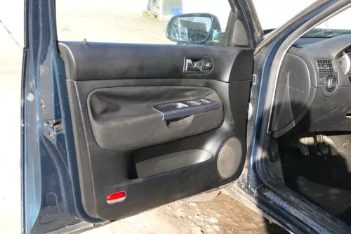 1x Golf 4 Bora Türverkleidung Verkleidung Tür vorne links 4/5-Türer schwarz (201332)