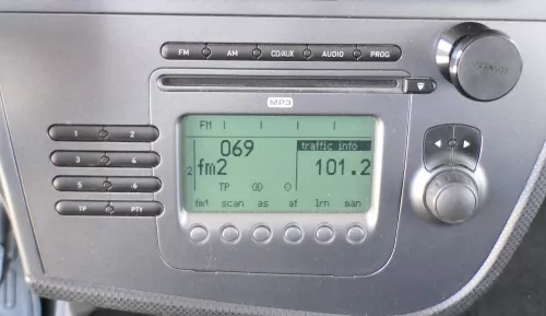 Seat Leon 1P Radio CD Player Original 1P1035186B N87 mit Code  leuchtsilber (171365)