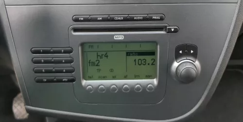 Seat Leon 1P Radio CD Player Original 1P1035186B N87 mit Code  leuchtsilber