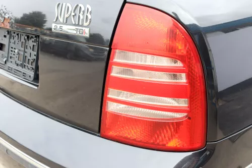 Skoda Superb 3U Limo Rücklicht hinten rechts 3U5945112 Rückleuchte Heckleuchte (110291)