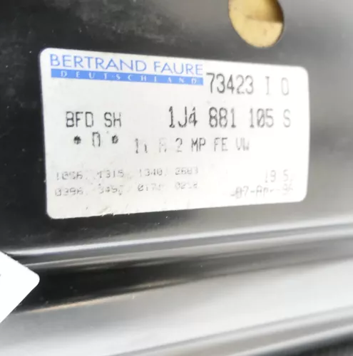 VW Golf 4 1J Bora Sitz vorne links Fahrersitz 4/5Türer Variant Kombi  (147175)
