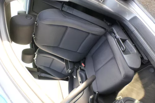 Q714 Audi A4 8E B6 Kombi Sitz vorne links Fahrersitz schwarz