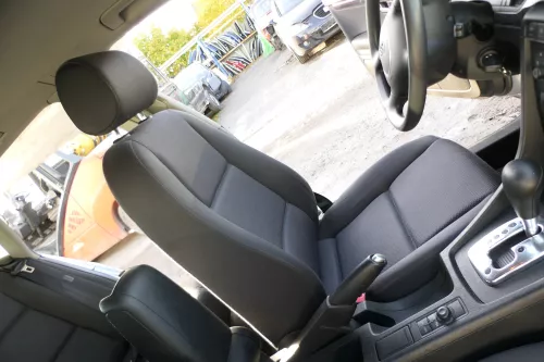 Q714 Audi A4 8E B6 Kombi Sitz vorne links Fahrersitz schwarz (172065)