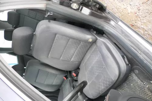 Q731 Audi A6 4B auch Kombi Sitz vorne links Fahrersitz 4/5-Türer elektrisch dunk