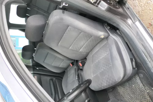 Q731 Audi A6 4B auch Kombi Sitz vorne links Fahrersitz 4/5-Türer elektrisch dunk (172701)