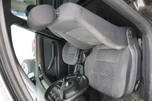 Q731 Audi A6 4B auch Kombi Sitz vorne links Fahrersitz 4/5-Türer elektrisch dunk (172701)