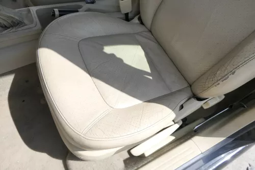 Q757 VW New Beetle 9C 1Y Sitz vorne links Fahrersitz Leder creme beige besch SHZ (175378)